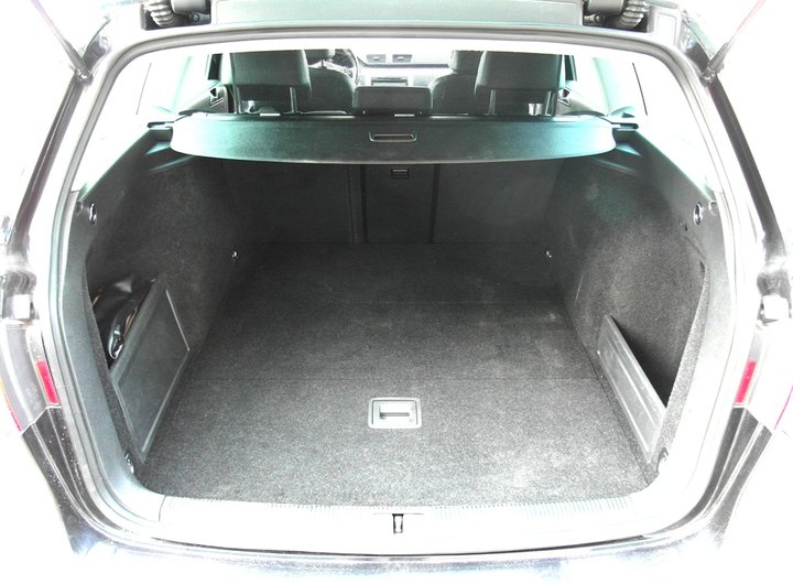 багажник с баллонами для сжатого метана (CNG) в нише запаски, VW Passat Variant TSI EcoFuel