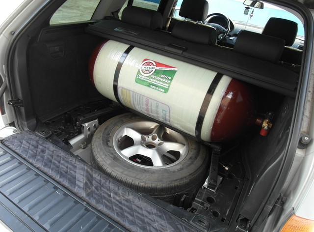 BMW X5 (E53), метановый газовый баллон (тип 2) 110 л в багажнике