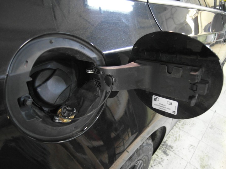 Выносное заправочное устройство (ВЗУ) под лючком бензобака, Chevrolet Cruze