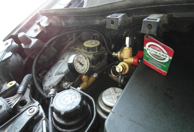 Подкапотная компоновка элементов ГБО на Ford S-Max