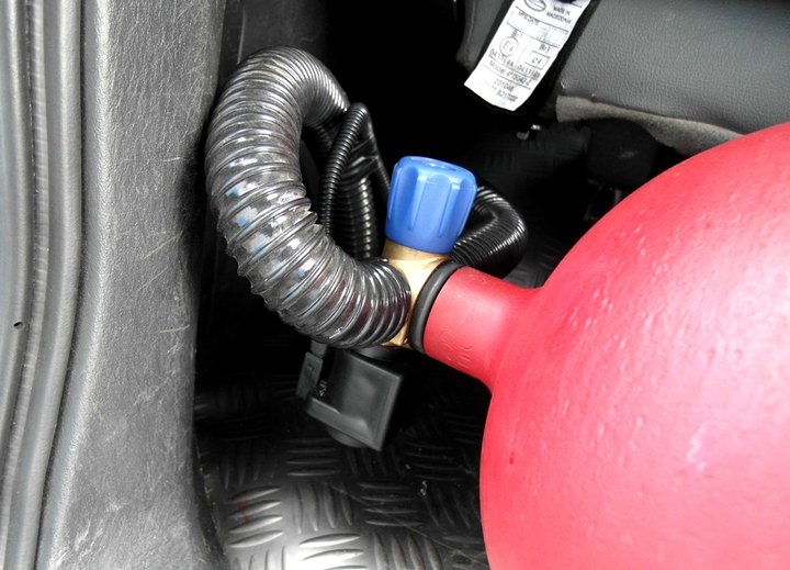 Баллонный вентиль с предохранительными клапанами и запорным электроклапаном, Hyundai Starex