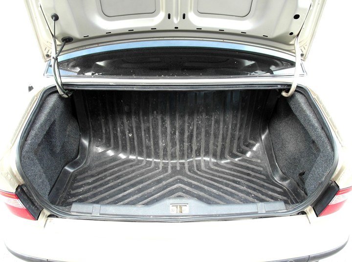 Багажник с цилиндрическим баллоном 80 л за спинками задних сидений, Iran Khodro IKCO Samand