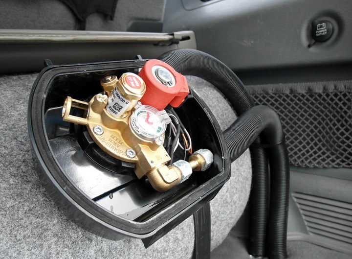 Мультиклапан класса Европа 2 с запорным электроклапаном, пожарным клапаном и электронным датчиком уровня топлива, Jeep Cherokee