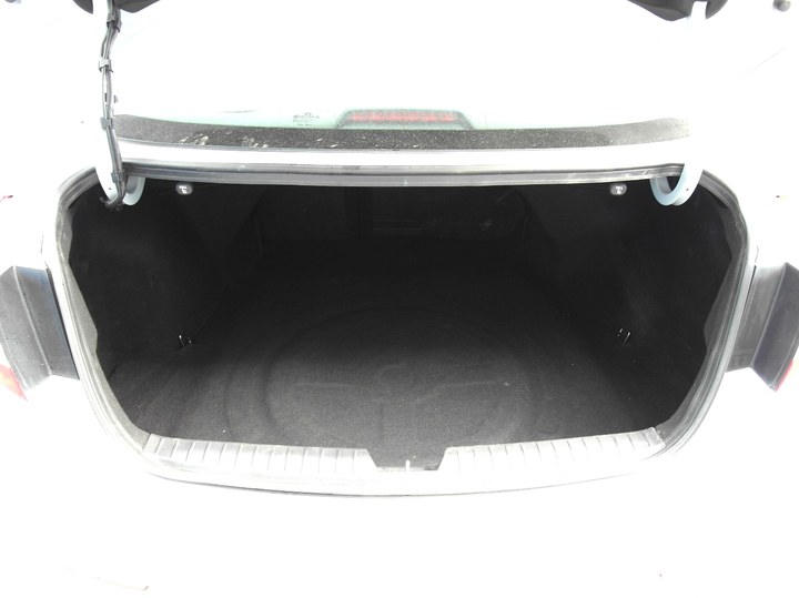 Багажник Kia Optima с тороидальным баллоном 73 л в нише для запасного колеса