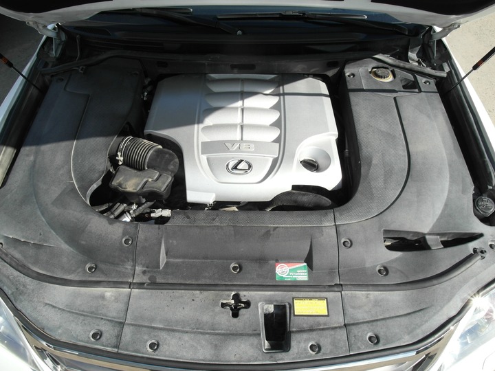 Подкапотная компоновка Lexus LX570, двигатель 3UR-FE, 8-цилиндровый, V-образный, объем 5.7 л, Lexus LX570