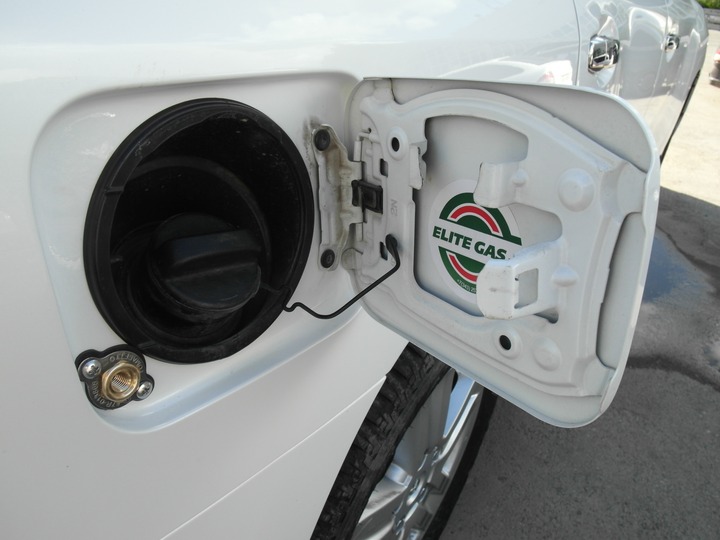 Заправочное устройство под лючком заправочной горловины, Lexus LX570 (J200)