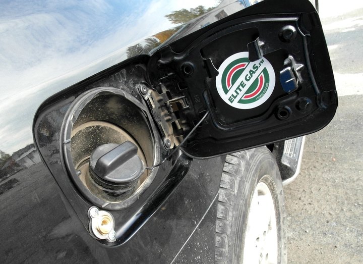 ВЗУ под лючком бензобака, Lexus LX570 J200