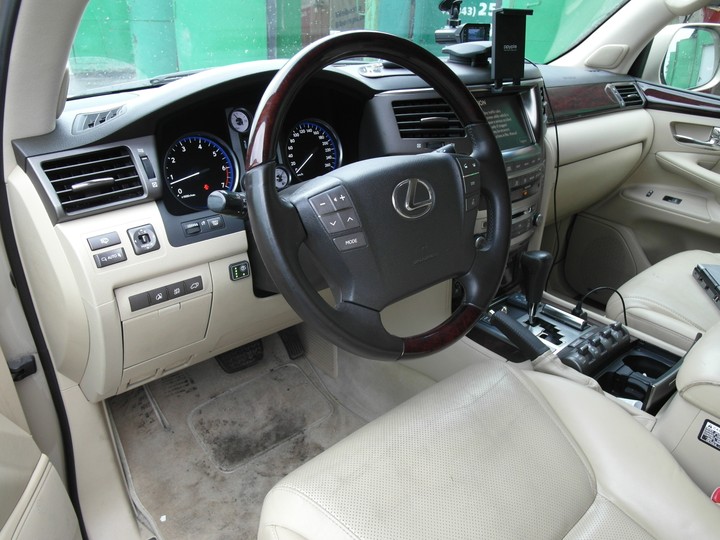 салон Lexus LX570