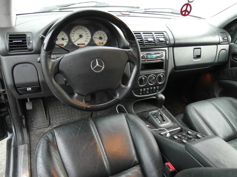 салон Mercedes Benz ML55