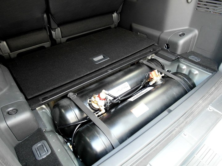 2 газовых баллона (пропан-бутан, LPG) по 36 литров, Mitsubishi Pajero IV V80/V90