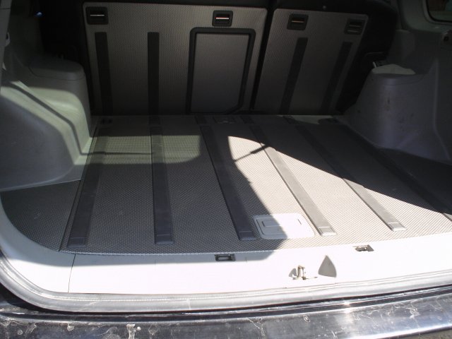 Багажное отделение с установленным газовым баллоном в Nissan X-Trail 2.5