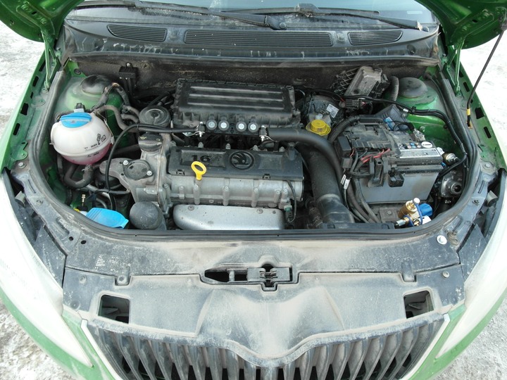 Подкапотная компоновка: двигатель 4-цилиндровый, рядный, 16-клапанный, 1,6 л (105 л.с.), ГБО AEB, метан , Skoda Fabia 1.6T