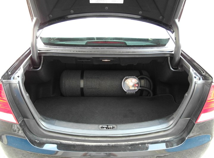 багажник SsangYong Chairman XGi360 (W) с цилиндрическим баллоном 65 л в декоративном карпете