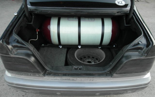 установка газа на SsangYong Chairman, газовый баллон 110 л размещен в багажнике