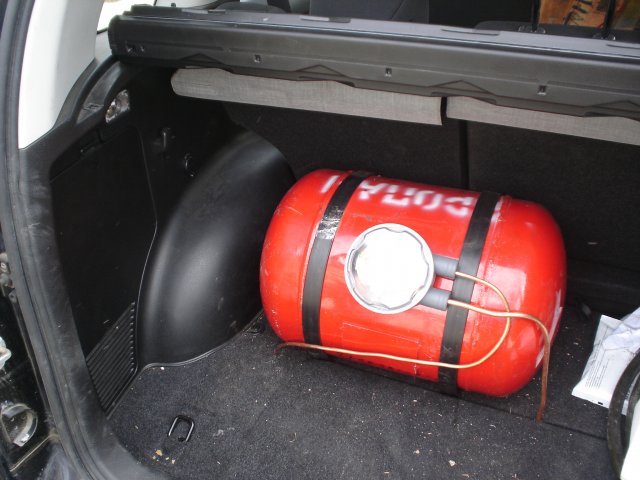 установка газа на Suzuki Grand Vitara, газовый баллон 55 л в багажнике без декоративного короба