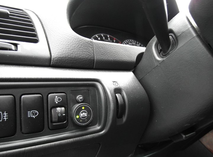 Кнопка переключения и индикации режимов работы ГБО BRC Sequent с указателем уровня топлива, Toyota Camry XV30