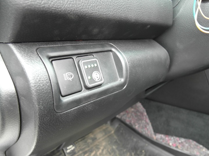 Кнопка переключения режимов работы ГБО Zavoli с индикацией уровня топлива в баллоне, Toyota Camry