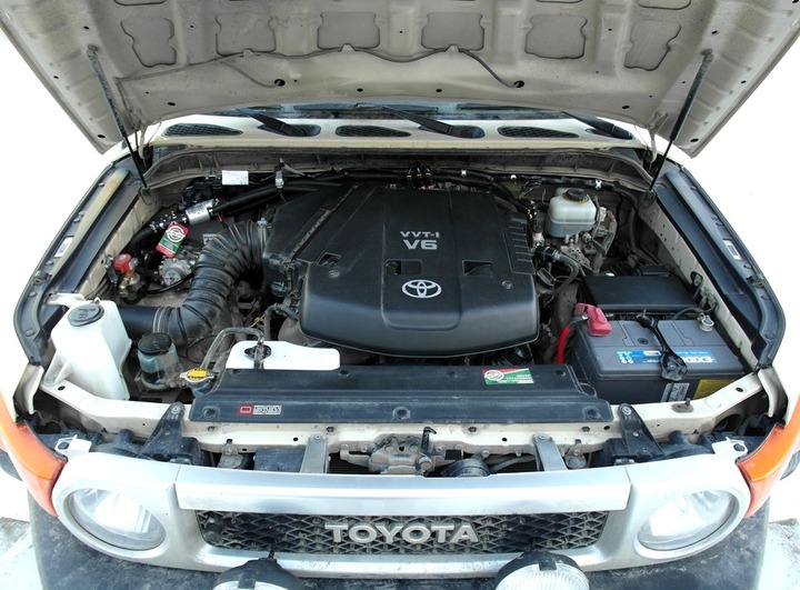 Подкапотная компоновка ГБО BRC Sequent Plug&Drive, двигатель 1GR-FE, Toyota FJ Cruiser (GSJ15W)