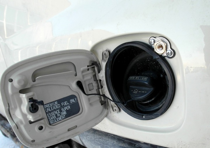 ВЗУ под лючком бензобака, Toyota FJ Cruiser (GSJ15W)