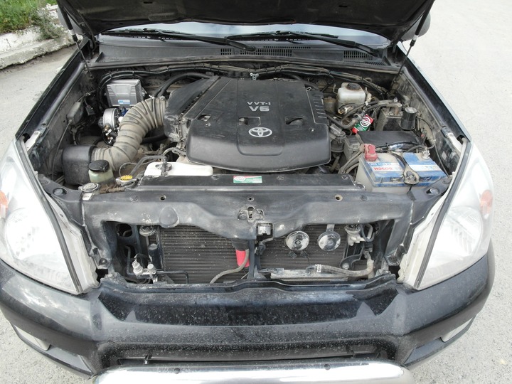 Подкапотная компоновка: двигатель 1GR-FE, 6-цилиндровый, V-образный, с системой VVT-i, объем 4.0 л, 249 л.с., ГБО AEB, Toyota Land Cruiser Prado 120