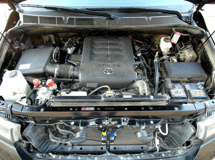 Подкапотная компоновка, Toyota Tundra