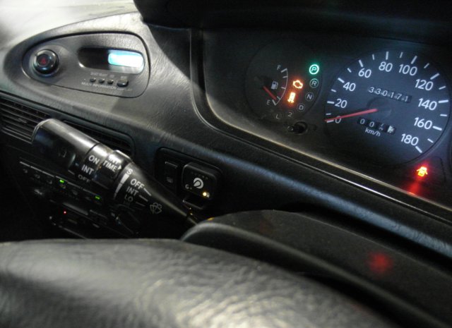 Кнопка переключения и индикации режимов работы ГБО в салоне Toyota Sprinter Marino