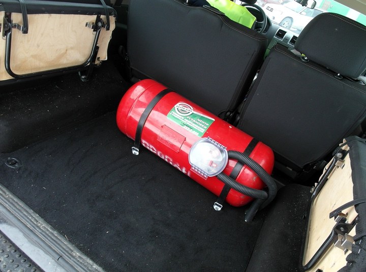 газовый баллон 80 литров пропан в багажнике УАЗ Патриот