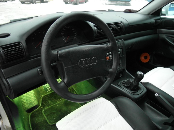 салон Audi A4