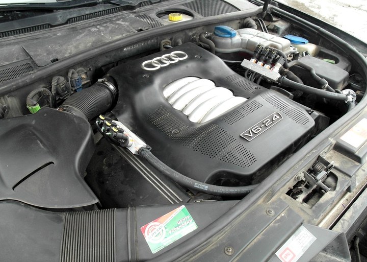 Подкапотная компоновка ГБО BRC Audi A6 (C5, 4B) Avant