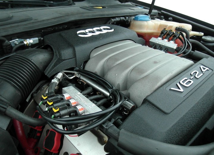 Подкапотная компоновка ГБО BRC Sequent Plug&Drive, Audi A6 (C6) Avant