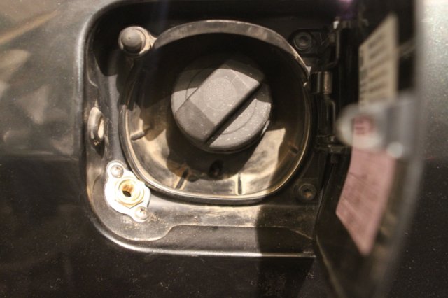 Газовое заправочное устройство на Audi S8 Quattro V8