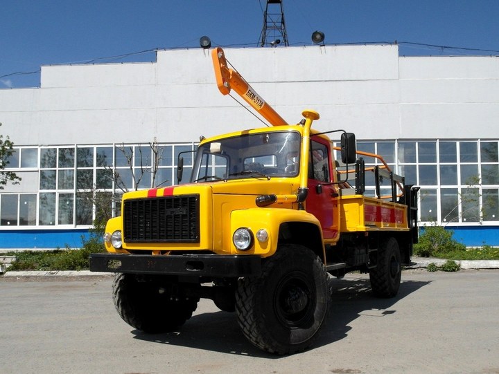 БКМ-317А1 (Бурильно-крановая машина) на шасси ГАЗ-33081 «Садко», двигатель ММЗ Д-245.7Е3, дизельный, 4-цилиндровый, рядный, с турбонаддувом, объем 4.75 л, 119 л.с.