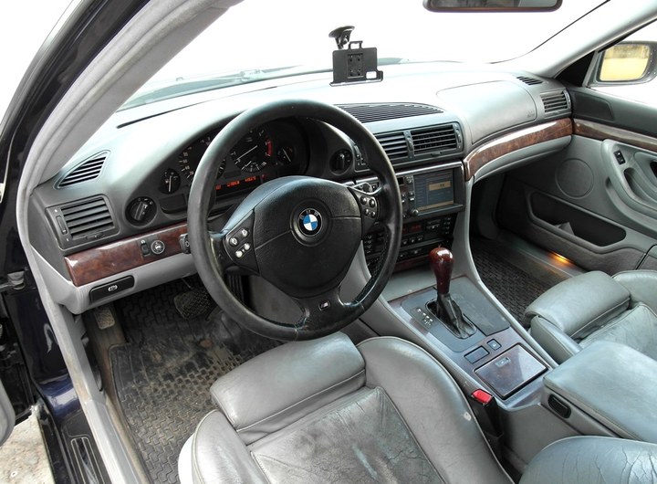 Салон BMW 740i (E38)