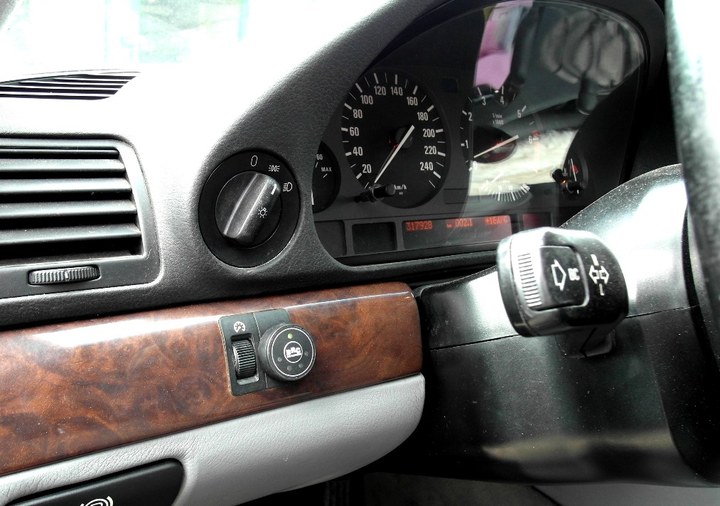 Кнопка переключения и индикации режимов работы ГБО BRC Sequent с указателем уровня топлива, BMW 740i (E38)