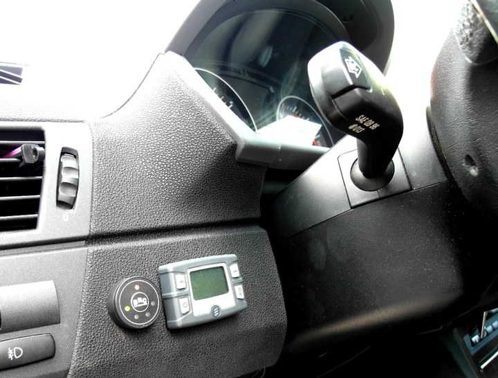 Кнопка переключения и индикации режимов работы ГБО BRC Sequent Plug&Drive с указателем уровня топлива, BMW X3 (E83)