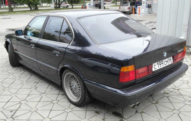Общий вид сзади BMW 520 E34 M50 MT