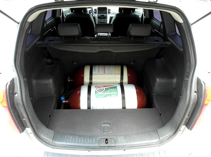 Система из двух облегченных метановых металлопластиковых баллонов (тип 2) 55 + 65 л в багажном отделении Chevrolet Captiva C100