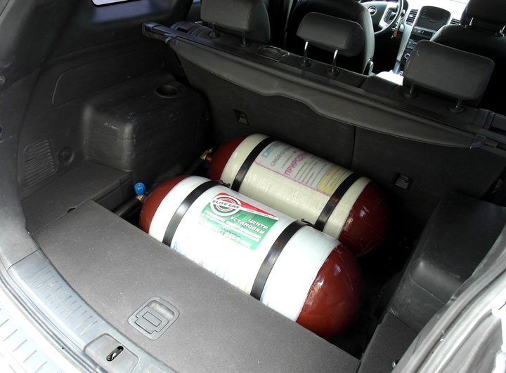 2 метановых металлопластиковых баллона (тип 2) 55 + 65 л за спинками задних сидений в Chevrolet Captiva C100