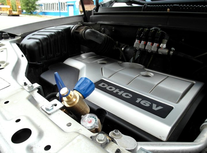 подкапотная компоновка ГБО BRC Sequent CNG, Chevrolet Captiva