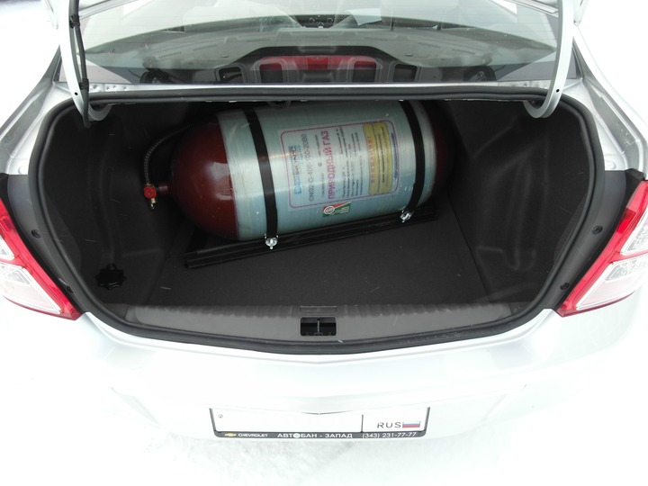 багажник Chevrolet Cobalt с облегченным металлопластиковым метановым баллоном (тип 2) 100 л (24 кубометра метана)