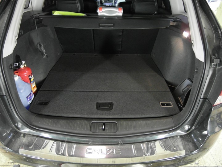Багажное отделение с баллоном под фальшполом, Chevrolet Cruze