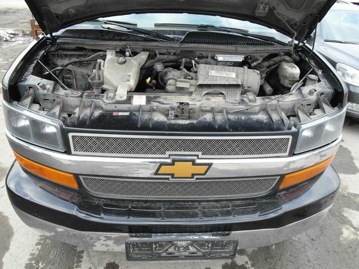 Подкапотная компоновка Chevrolet Express, двигатель Vortec 5300, 8-цилиндровый