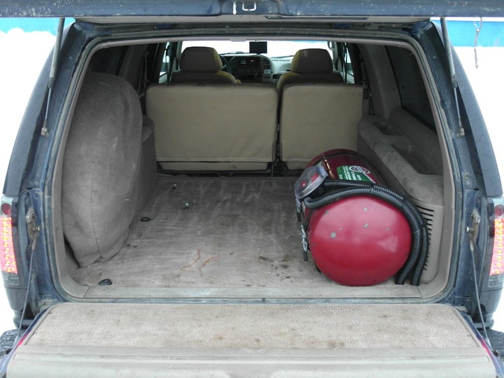 Багажник Chevrolet Suburban GMT400 с цилиндрическим газовым баллоном 90 л (пропан-бутан) вдоль правого борта