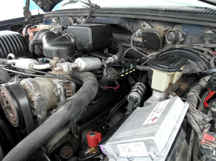 Подкапотная компоновка ГБО BRC Sequent Plug&Drive, Chevrolet Suburban GMT400