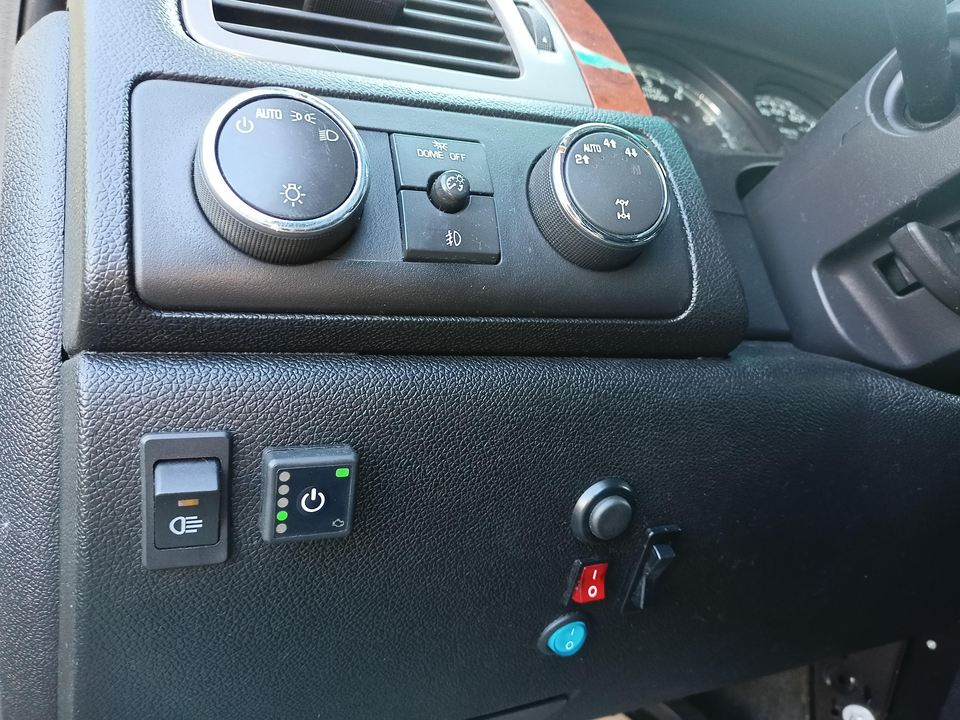 Кнопка-сенсор 4save для переключения режимов работы (газ-бензин) слева от рулевой колонки