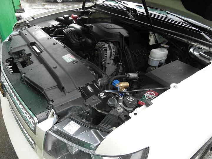 Подкапотная компоновка, двигатель V8 Vortec 5,3 л, ГБО AEB метан, Chevrolet Tahoe