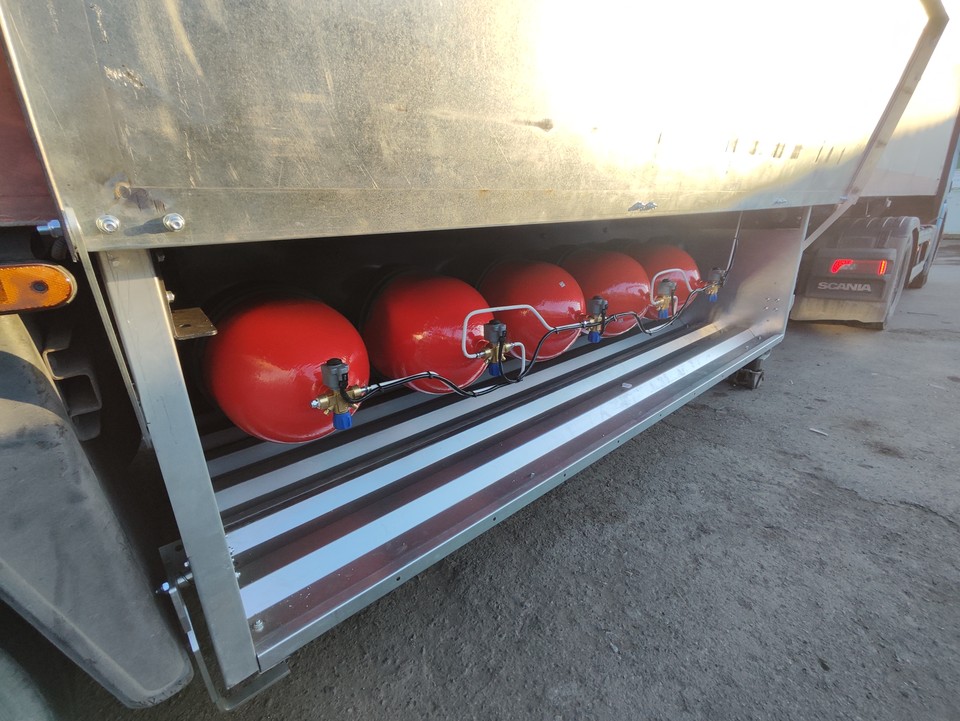 Кассета из метановых баллонов 5x180 л в паллетном ящике полуприцепа Schmitz Cargobull SKO 24
