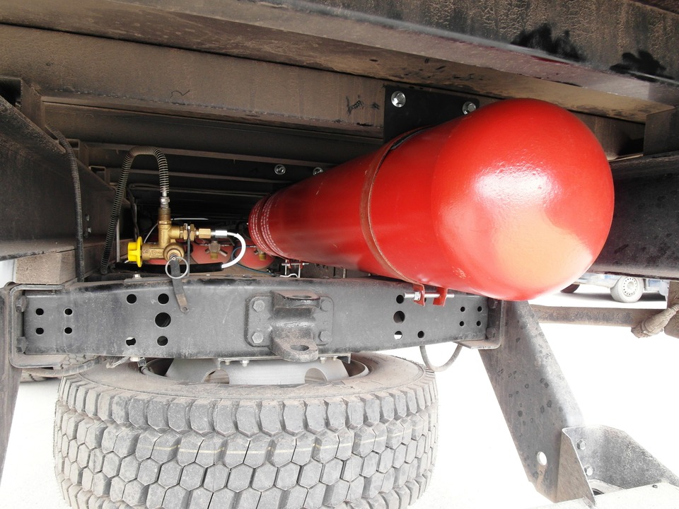 Заправочное устройство (метан) под грузовой платформой
