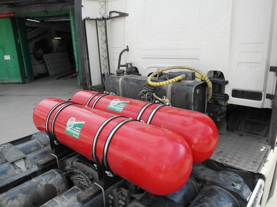 метановые баллоны CNG-1 по 200 литров каждый