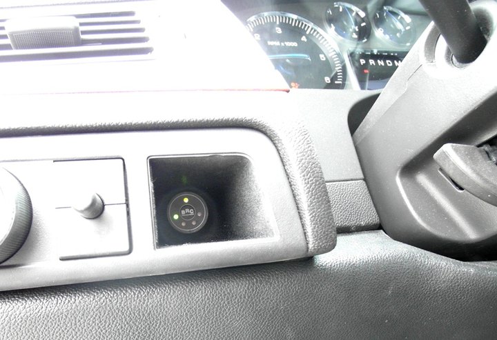 Кнопка переключения и индикации режимов работы ГБО BRC Sequent с указателем уровня топлива, Cadillac Escalade ESV (GMT 900)